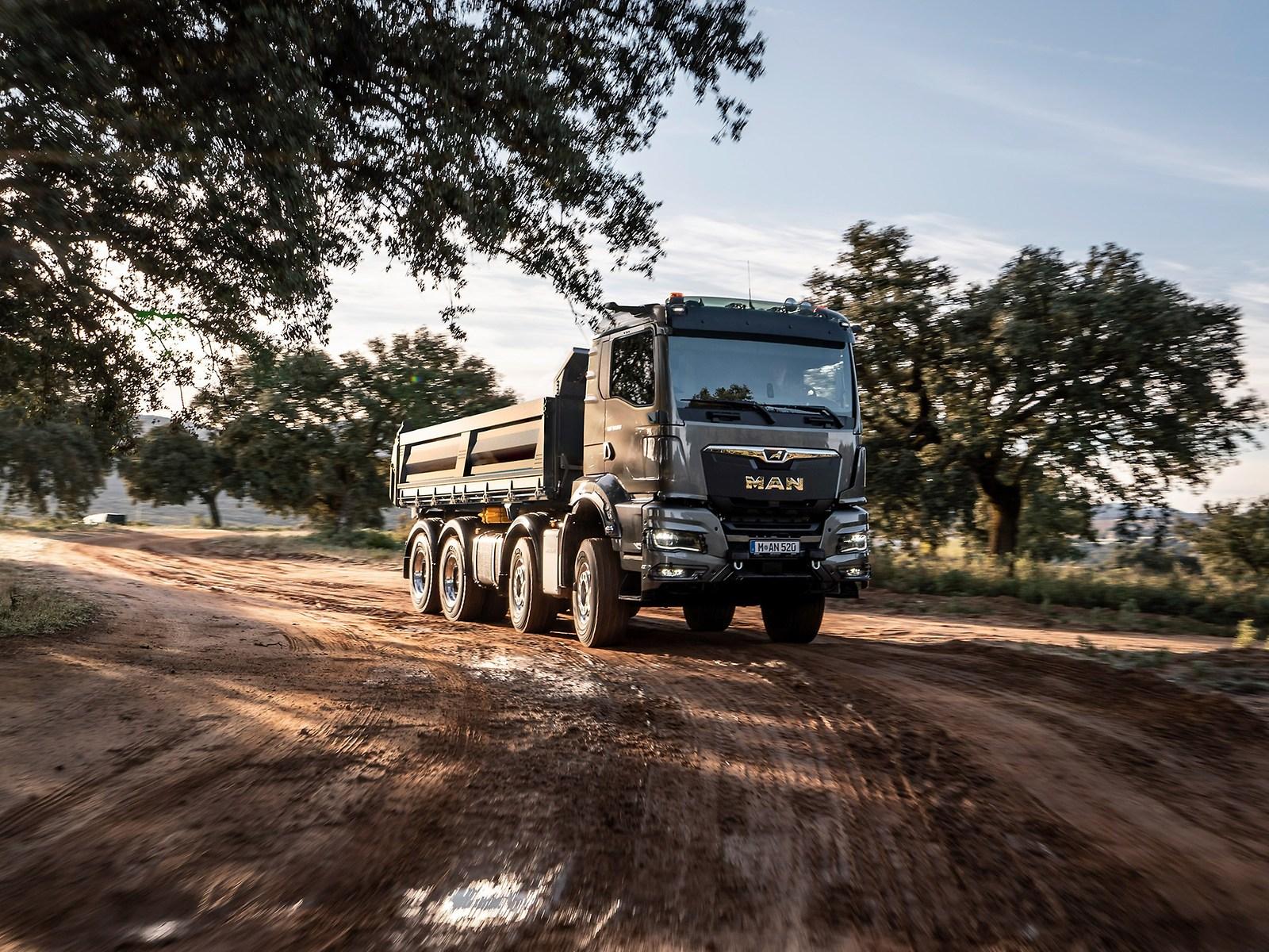 The switchable MAN HydroDrive front-wheel drive supports MAN construction vehicles in rough terrain.