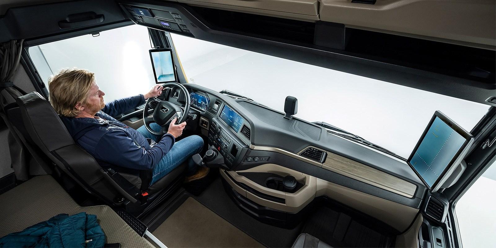 MAN TGX in container port