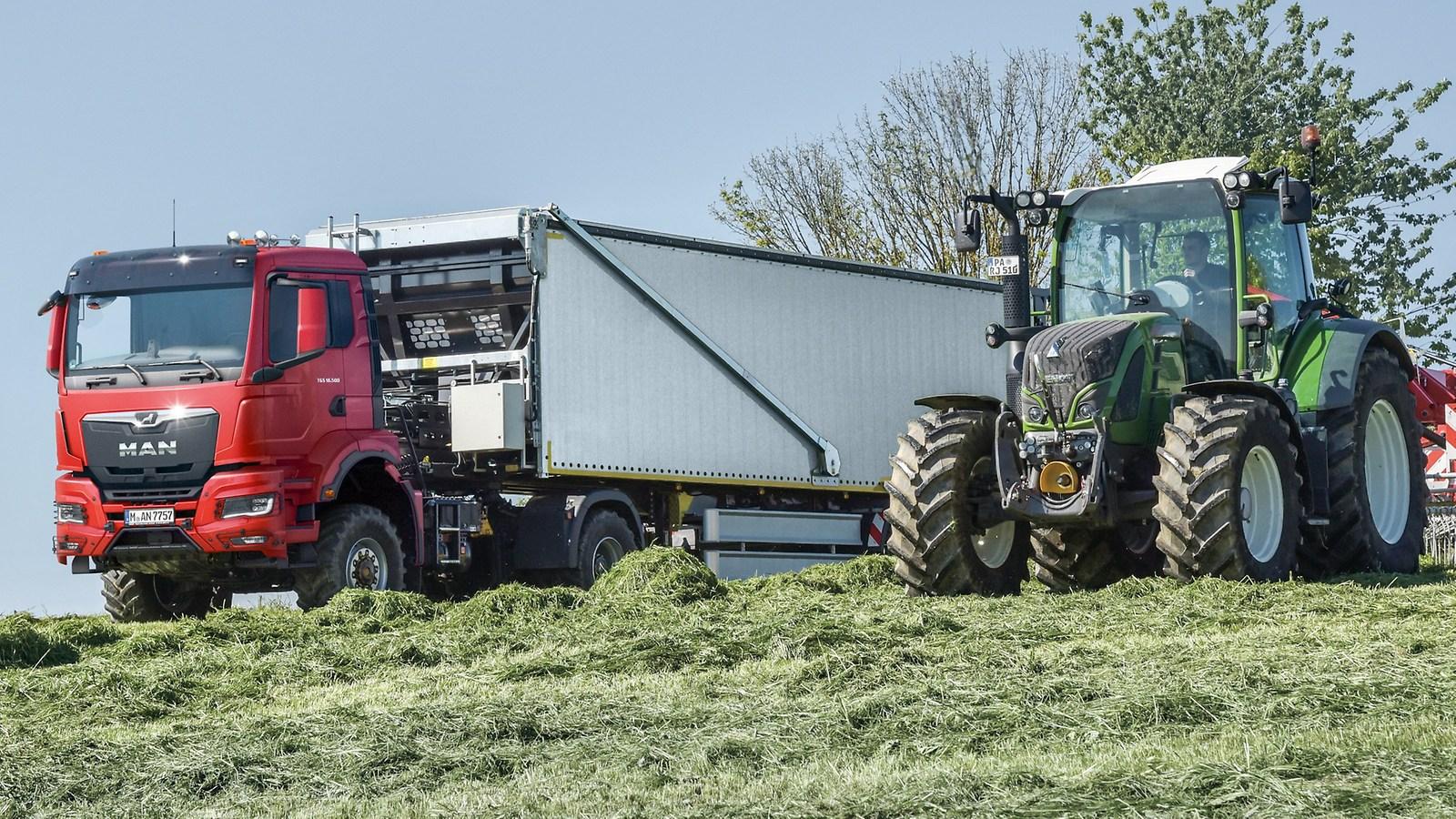 MAN TGX in container port