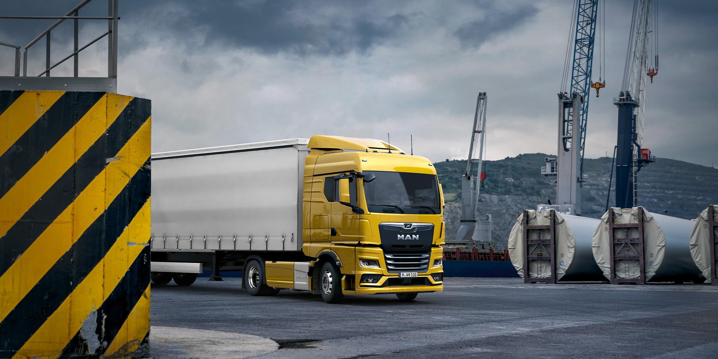 MAN TGX in container port