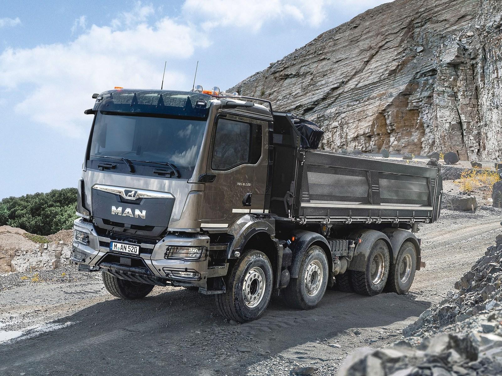The switchable MAN HydroDrive front-wheel drive supports MAN construction vehicles in rough terrain.
