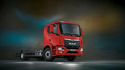 Our MAN GM cab can be used universally in long-haul transport. It offers a driver-focused, ergonomic cockpit and generous living and sleeping comfort.