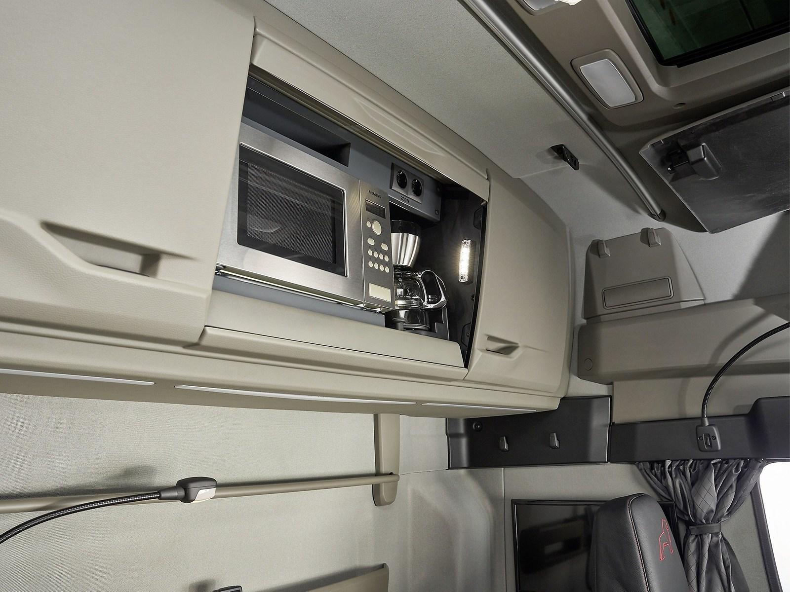 Premium equipment in the spacious cab of the MAN TGX Individual Lion&nbsp;S.