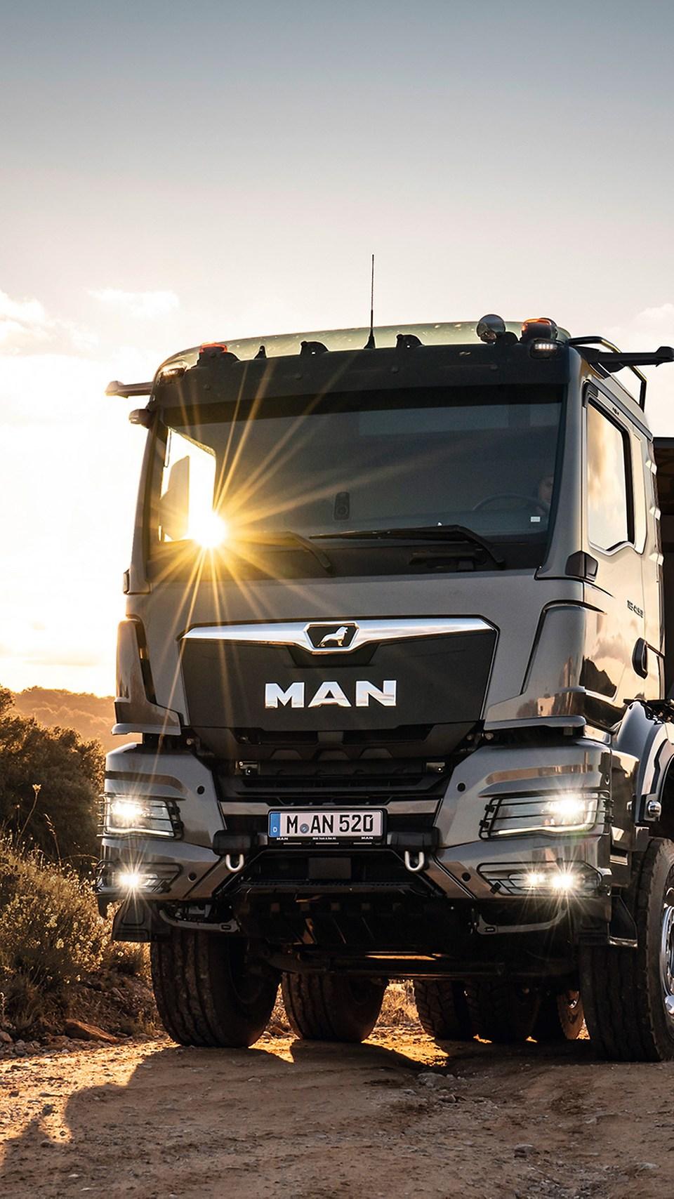 MAN TGS Vario foldable co-driver&rsquo;s seat / table combo