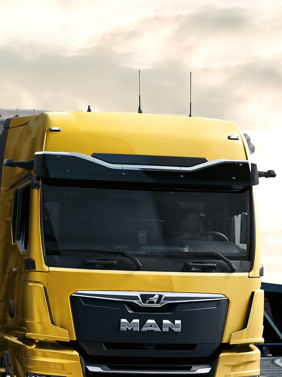 MAN TGS Vario foldable co-driver&rsquo;s seat / table combo