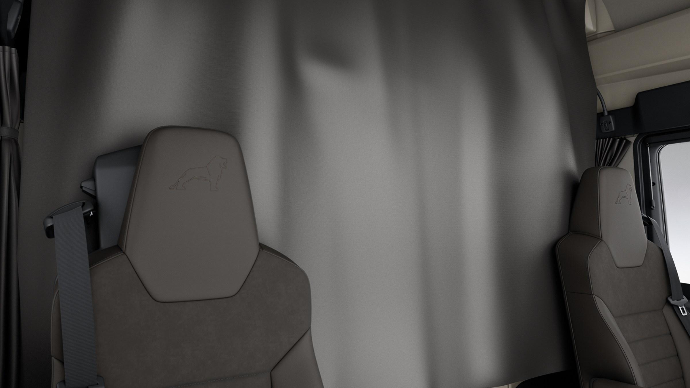 MAN TGS Vario foldable co-driver&rsquo;s seat / table combo