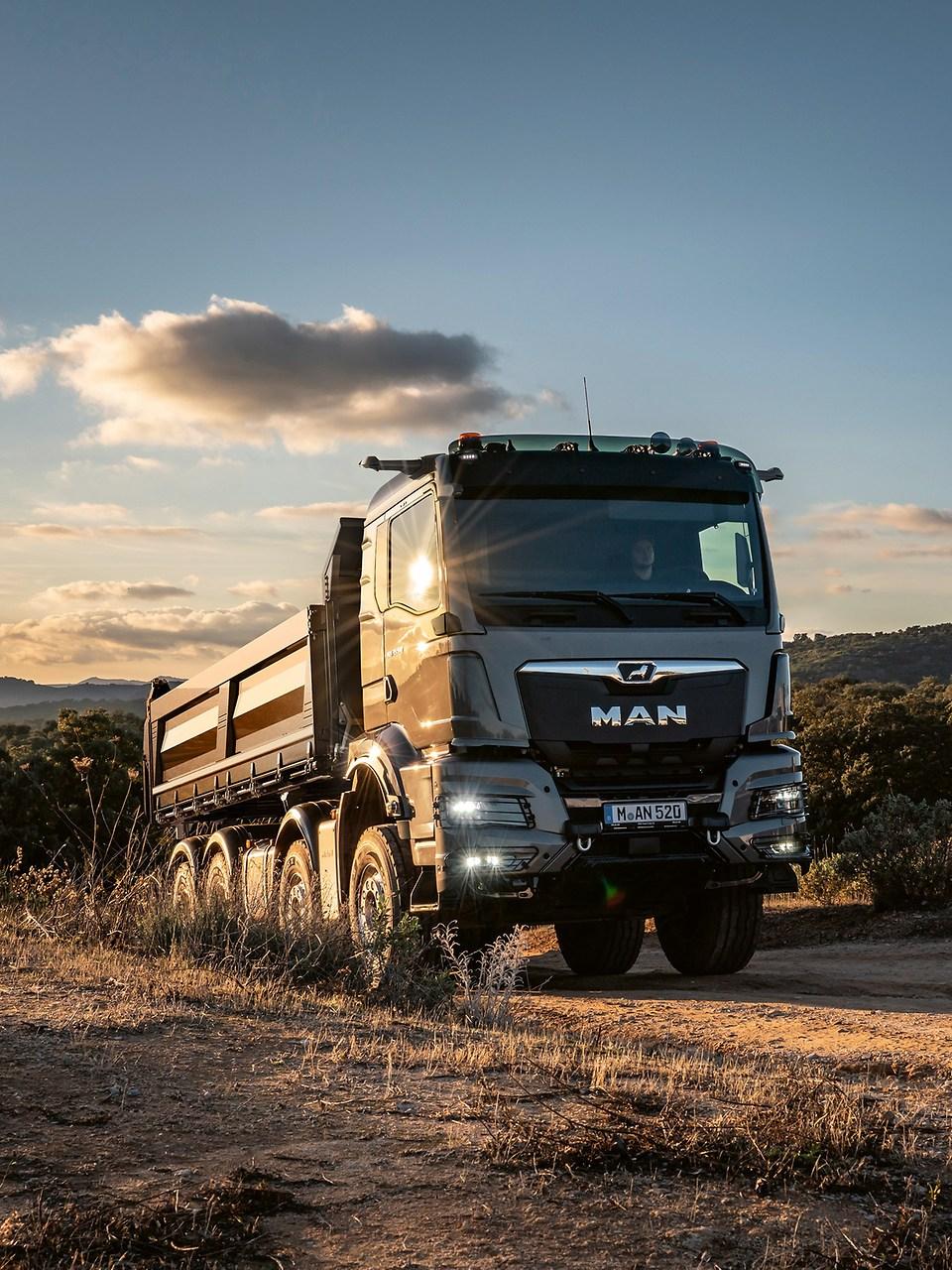 MAN TGS Vario foldable co-driver&rsquo;s seat / table combo