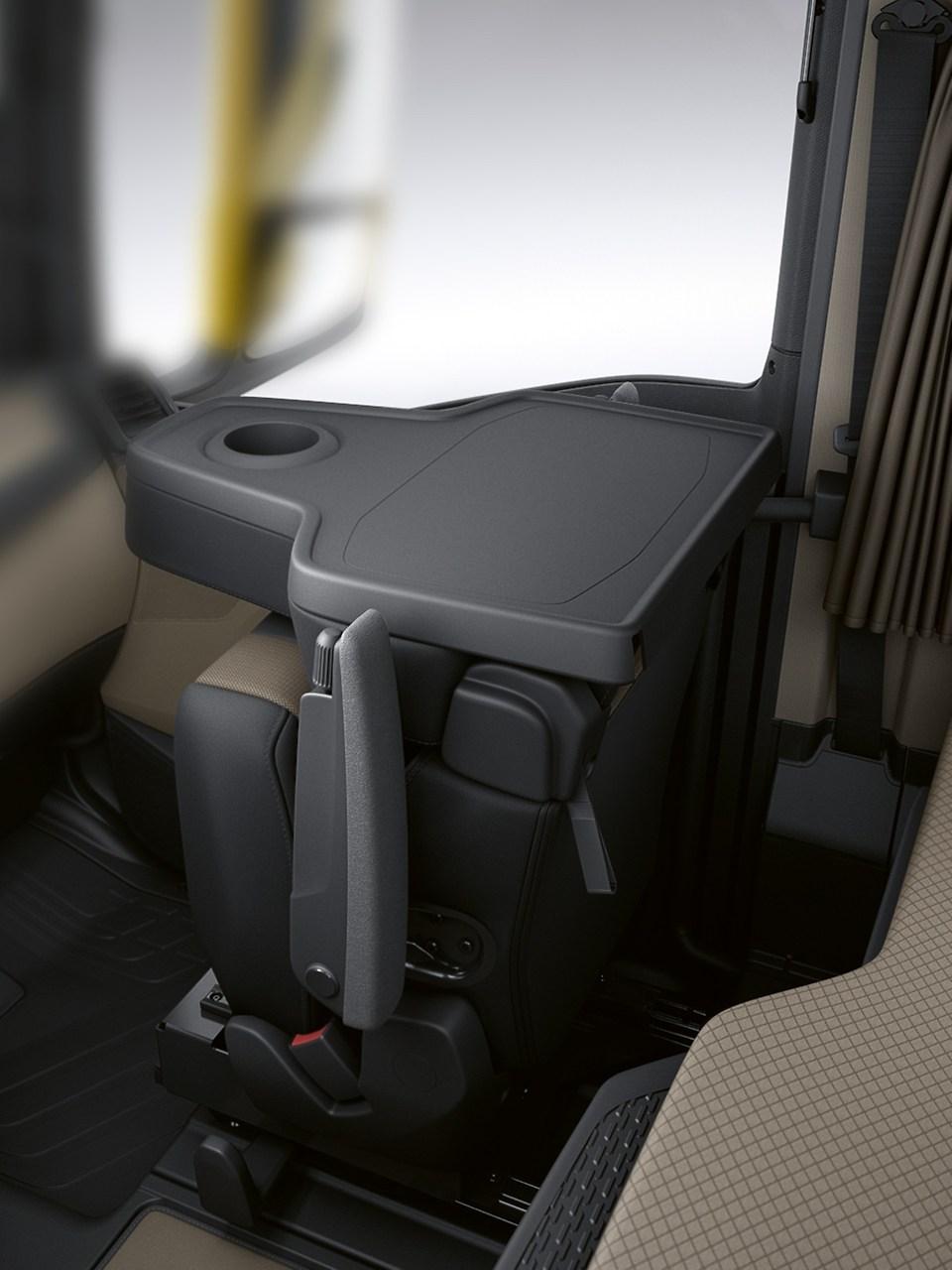 MAN TGS Vario foldable co-driver&rsquo;s seat / table combo