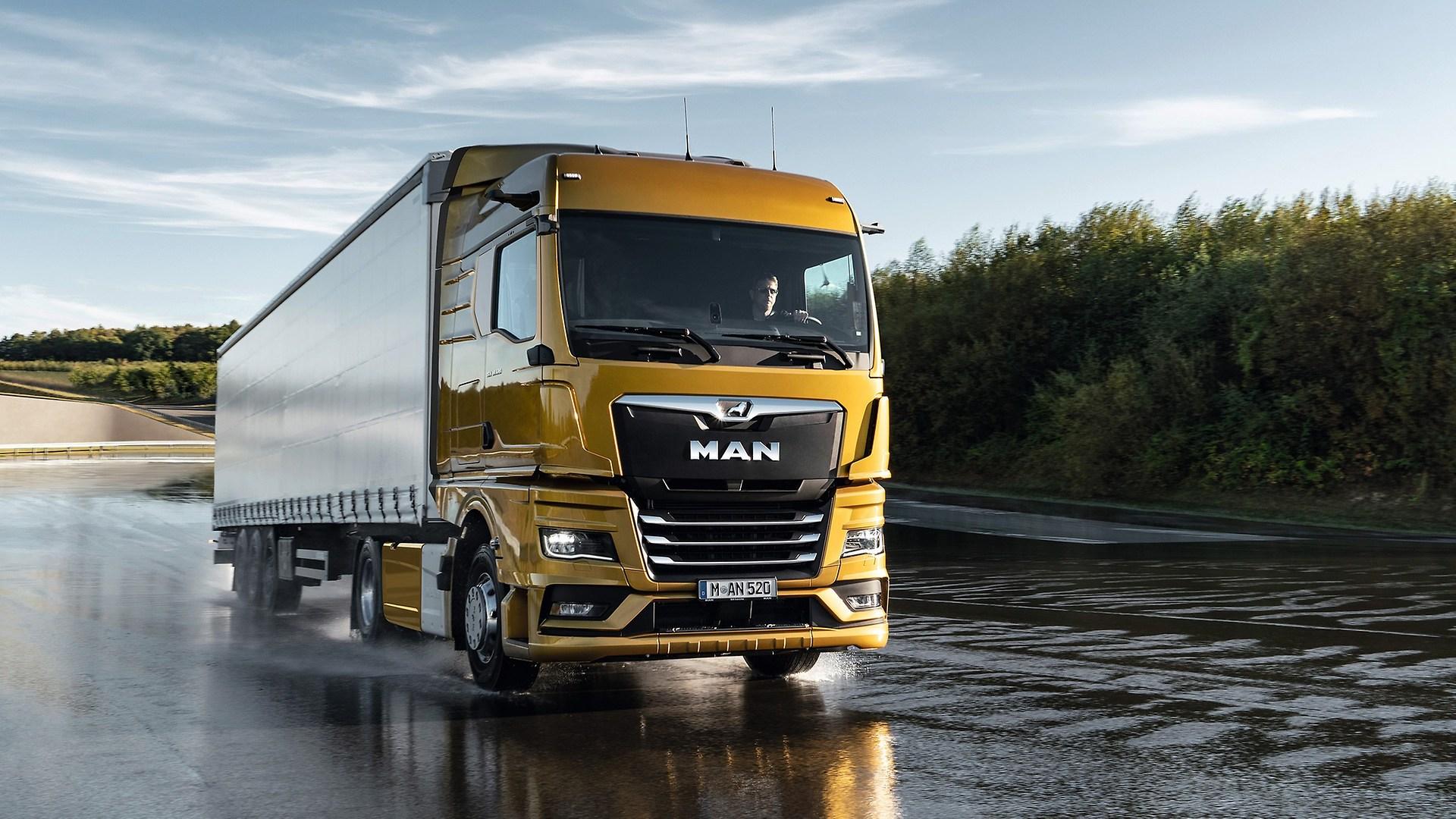 MAN TGS Vario foldable co-driver&rsquo;s seat / table combo