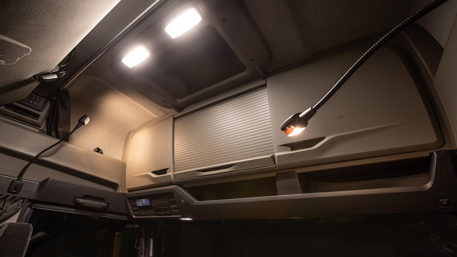 MAN TGS Vario foldable co-driver&rsquo;s seat / table combo